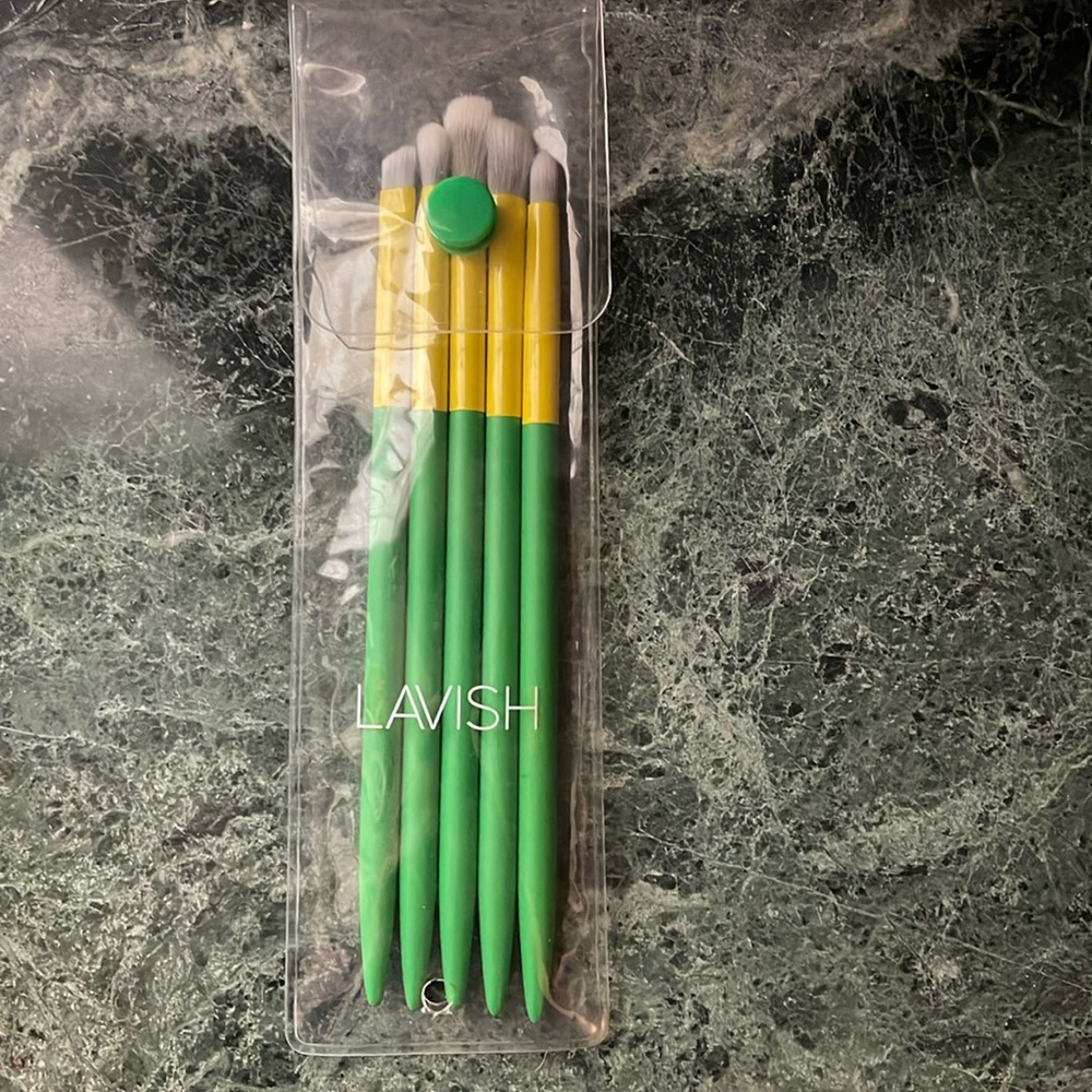 New unused Lavish 5pc Essential Brush Set